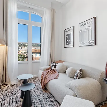 Renting - Bellevue - Chic Elegant Refuge Residential Area Liberation Apartament *