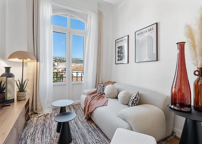 Renting - Bellevue - Chic Elegant Refuge Residential Area Liberation Apartament *