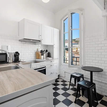 Renting - Bellevue - Chic Elegant Refuge Residential Area Liberation アパート